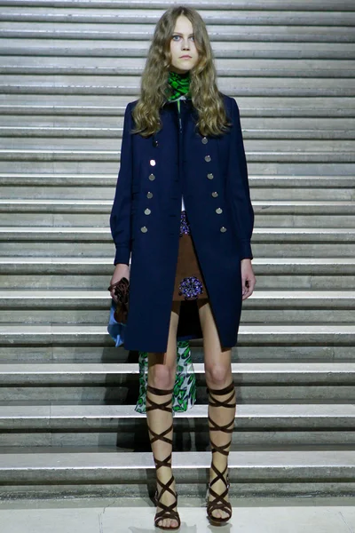 Look 11